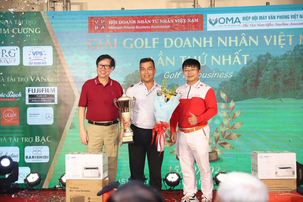 Hơn 300 golfer tham gia tranh giải Golf Doanh nhân Việt Nam lần thứ nhất năm 2022